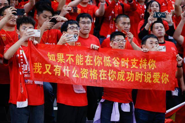 切尔西以5200万镑引进法国后卫拉克罗瓦，合同至2032年